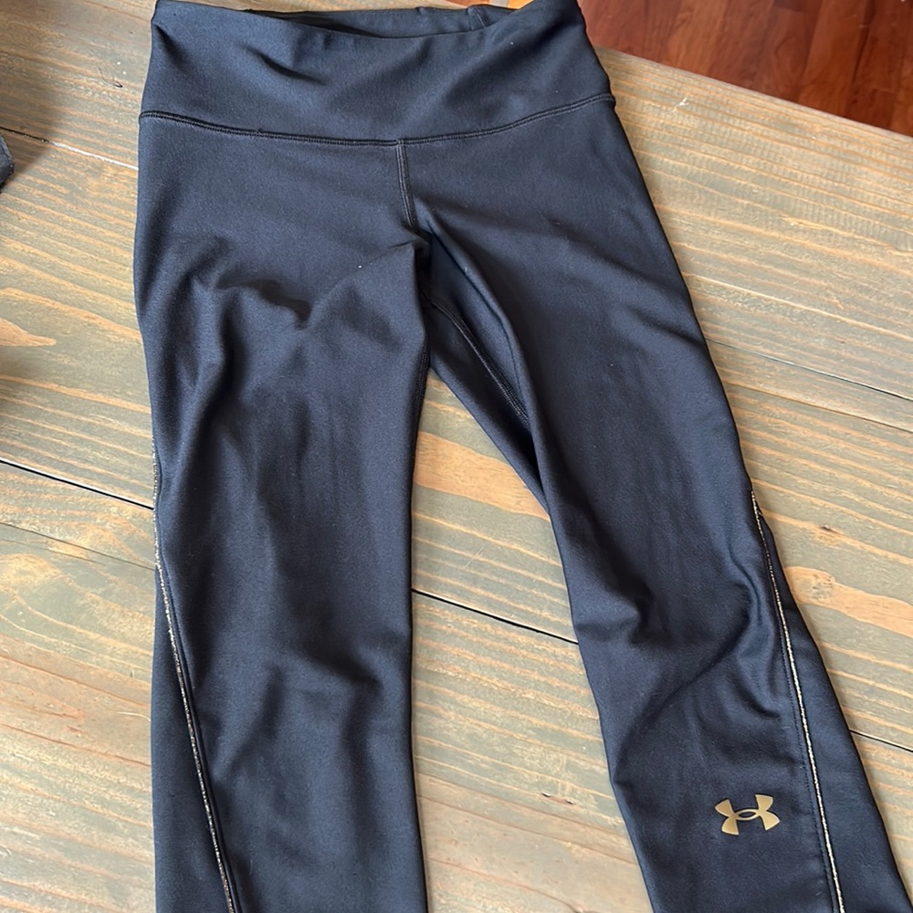 under armour black and gold trim leggings